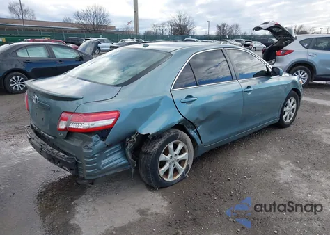 2010 Toyota Camry Le z USA, uszkodzony, nr VIN 4T1BF3EKXAU533871